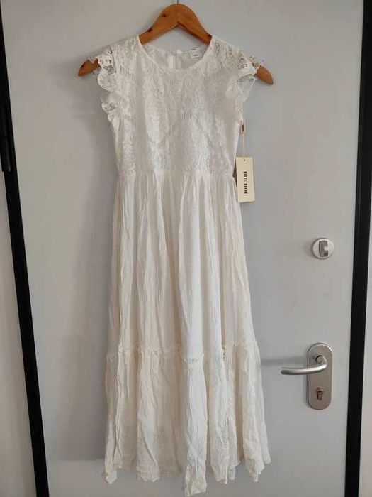 Vestido da marca Bibihou, concebido para uma criança  de 10 anos