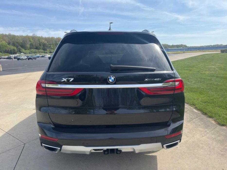 BMW X7      2021