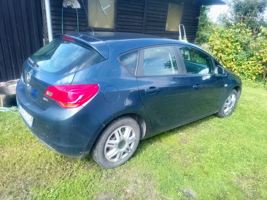 Opel  Astra  J 1.7 CDTI