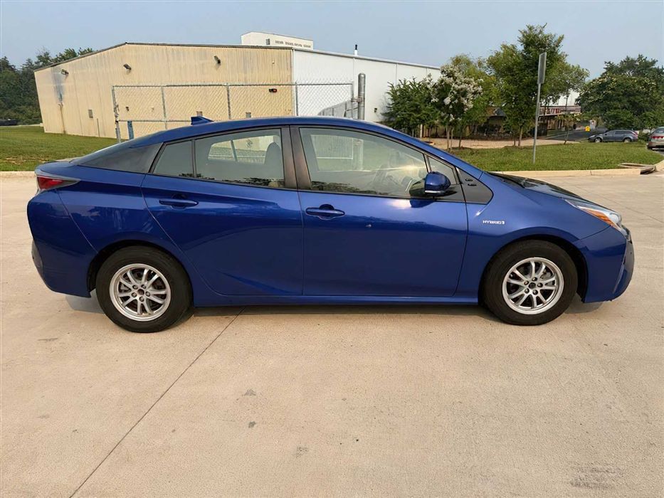 Toyota Prius      2016
