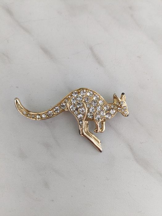 Broszka kangur,krysztalki