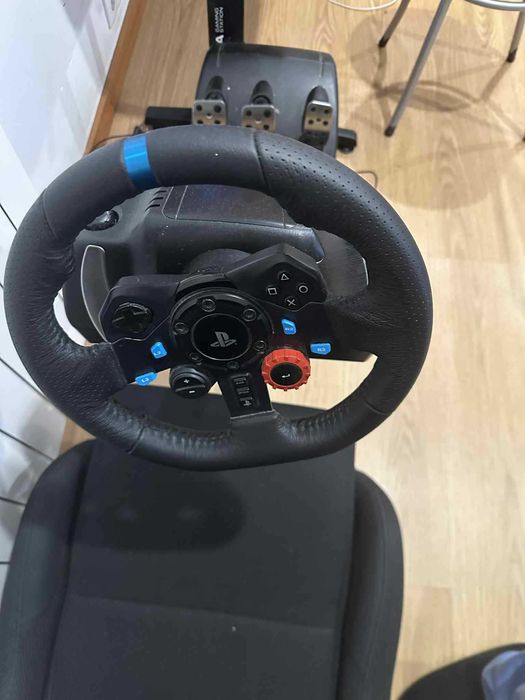 Playseat com volante Logitech g29