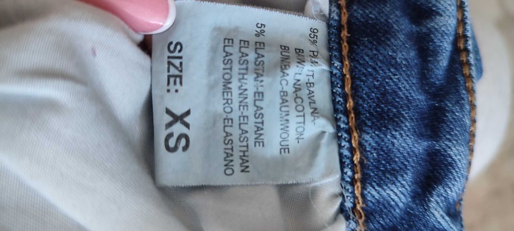 Jeansy w rozmiarze XS