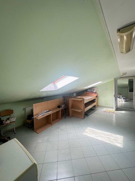 Боярка. Хрещатик 31. Центр. Комерція Діючий бізнес Закритий двір Гараж
