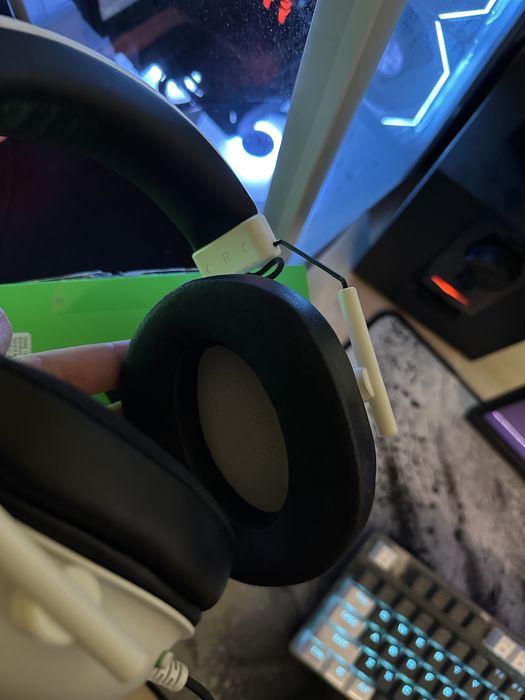 Продаю оригінальну ігрову гарнітуру Razer BlackShark V5 X