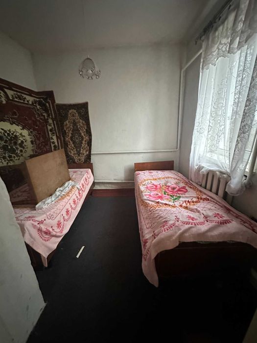 Будинок у самому центрі села Димер з усіма комунікаціями