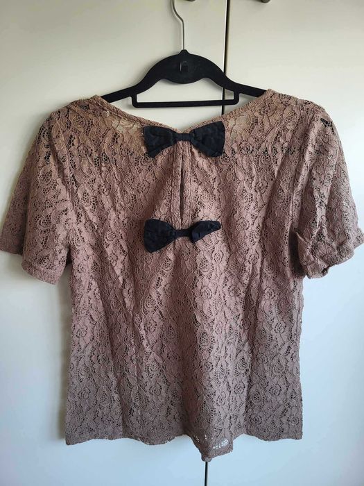T-Shirt Renda Taupe com Laços