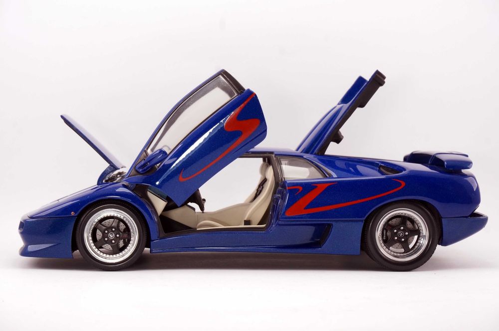 Модель AUTOart 1:18 Lamborghini Diablo SV (1995) Blue/Red: 8 999
