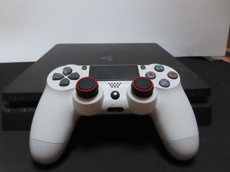 PS4 500 GB + 4 Jogos+ 1 Comando
