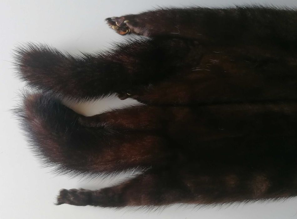 Gola de vison castanho