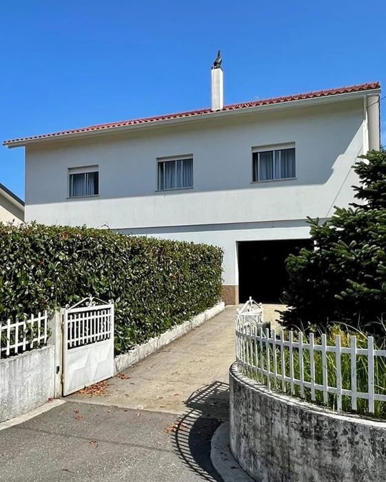 T3 com garagem grande e quintal em LOIVO