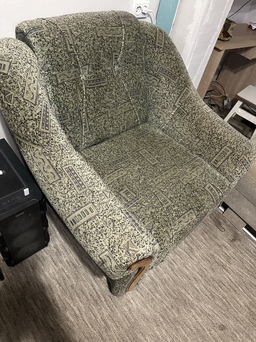 Продам кресло в достойном состоянии