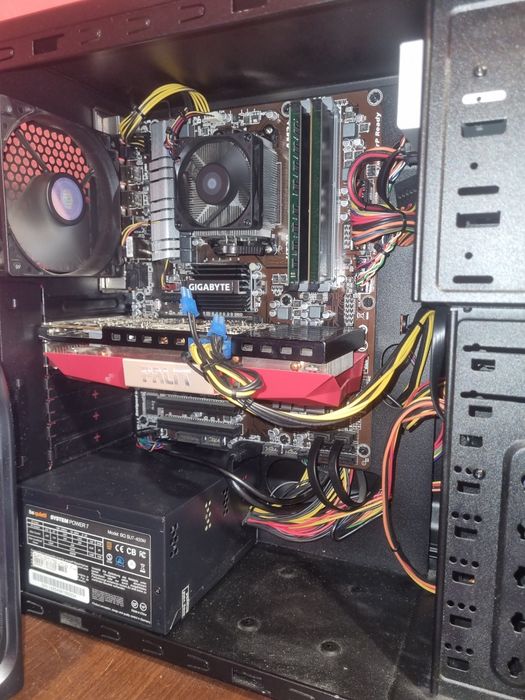 Zestaw komputer PC. 27' 75hz SSD GTX