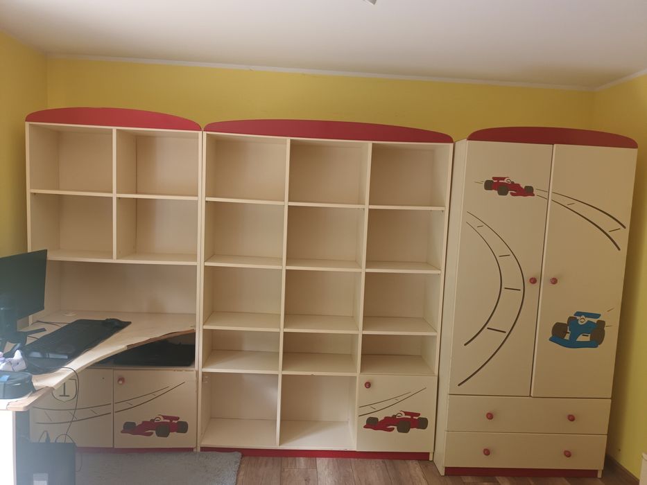Meble firmy Meblik Formuła.Sklad zestawu szafa,duży regal ,mały regal bez biurka,lozko piętrowe bez materacy.Stan dobry