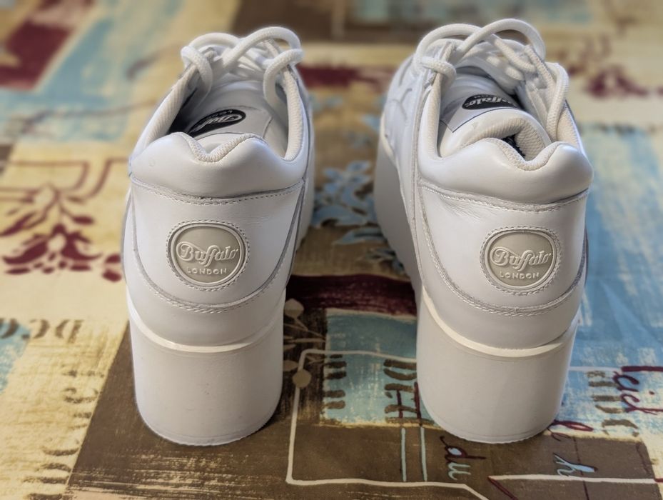 Жіноче взуття BUFFALO