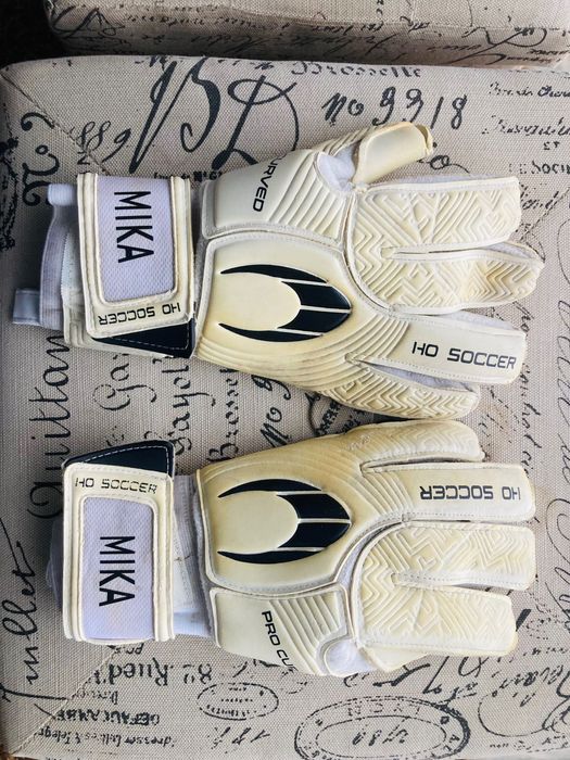 Luvas de Guarda redes utilizadas em jogo