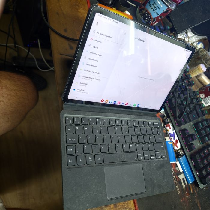Samsung Galaxy Tab S7 (SM-T870) com Teclado