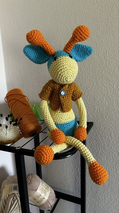 girafa amigurumi em croché feita a mão handmade doll