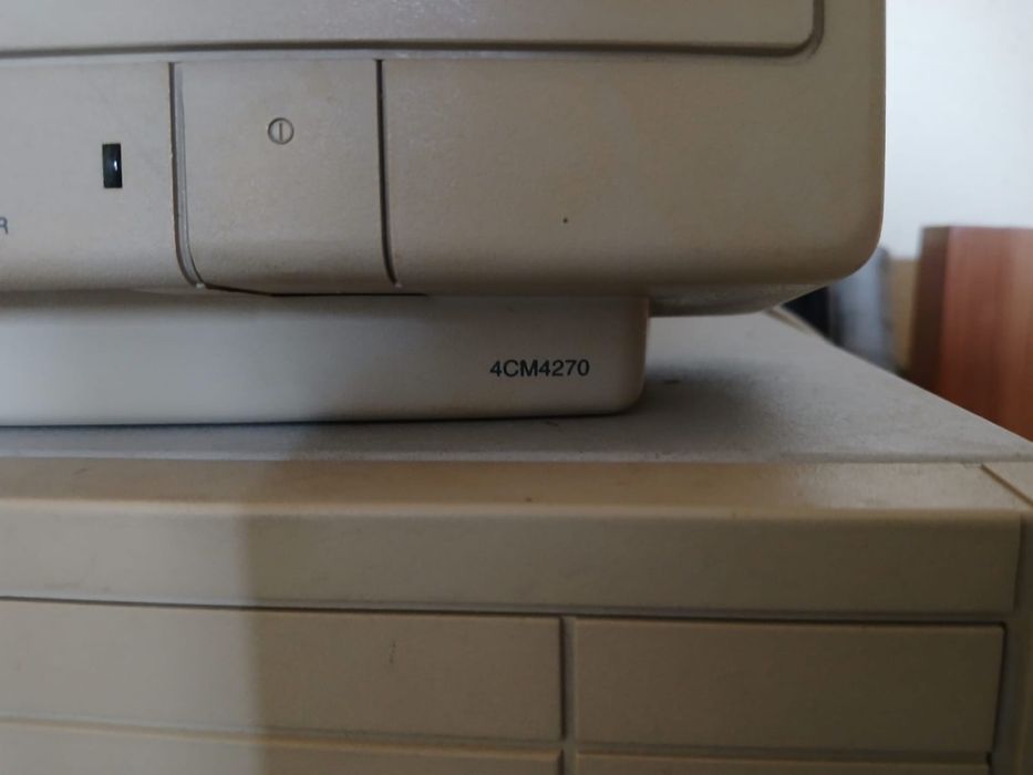 Computador antigo Philips + monitor + teclado