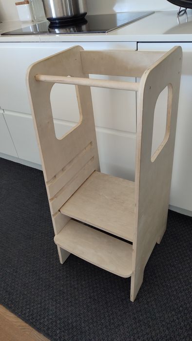 Torre de aprendizagem Montessori em madeira