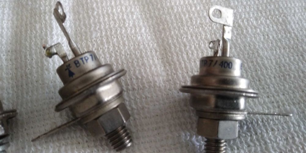 części elektroniczne tyrystory