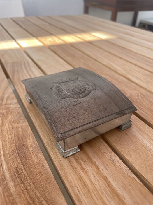 Caixa porta cartões com cimo ovalizado