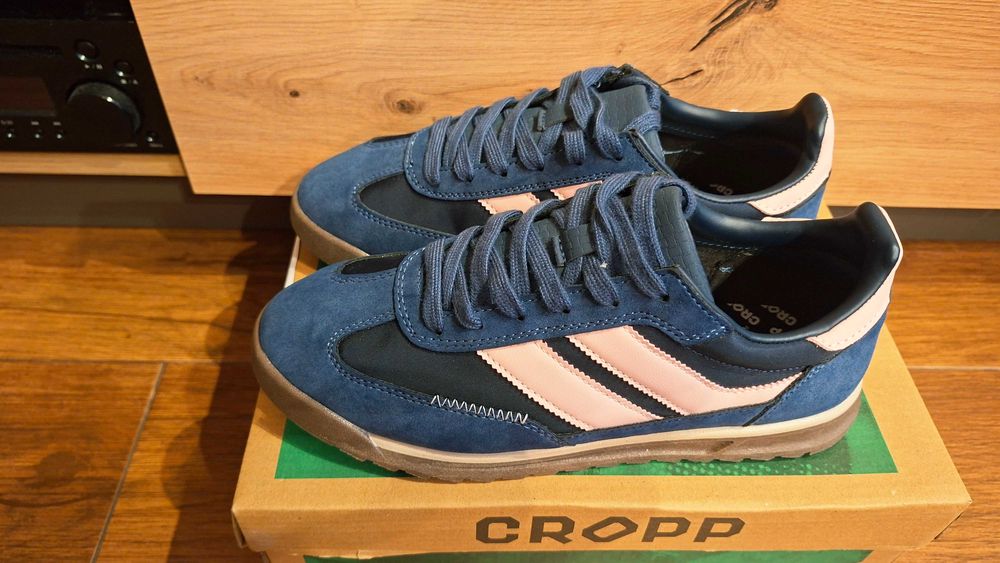 Granatowe sneakersy zamszowe rozmiar 38 marka CROPP nowe