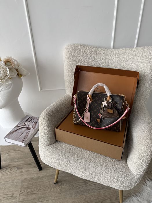 Сумочка в стилі LV