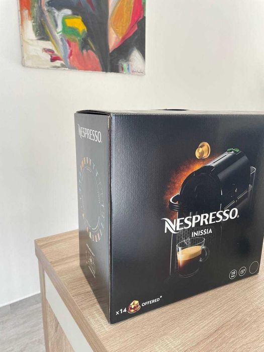 Nespresso Inissia D40 + Aeroccino 3 + suporte cápsulas + cápsulas