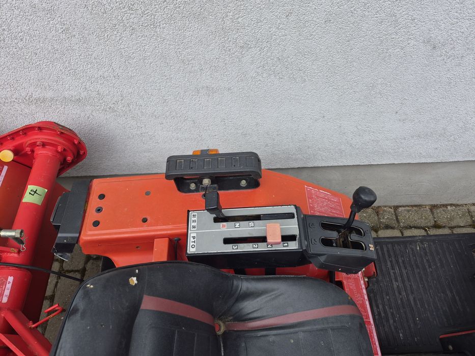 Yanmar z glebogryzarką iseki ładowacz kubota