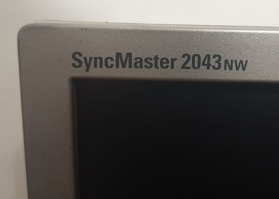 Монитор 20" Samsung SyncMaster 2043nw 20 дюймов
