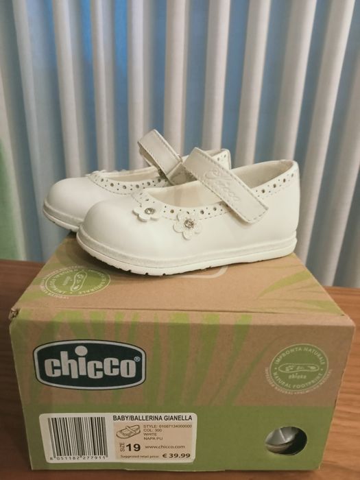 Sapatos cerimónia_CHICCO_branco_menina_tamanho 19_como NOVO