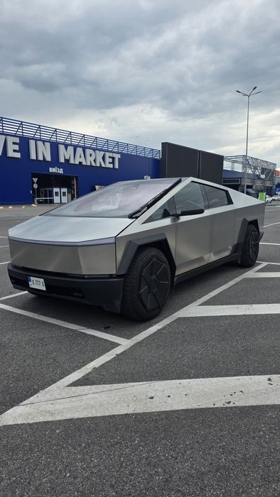 Tesla Cybertruck (категорія B !)