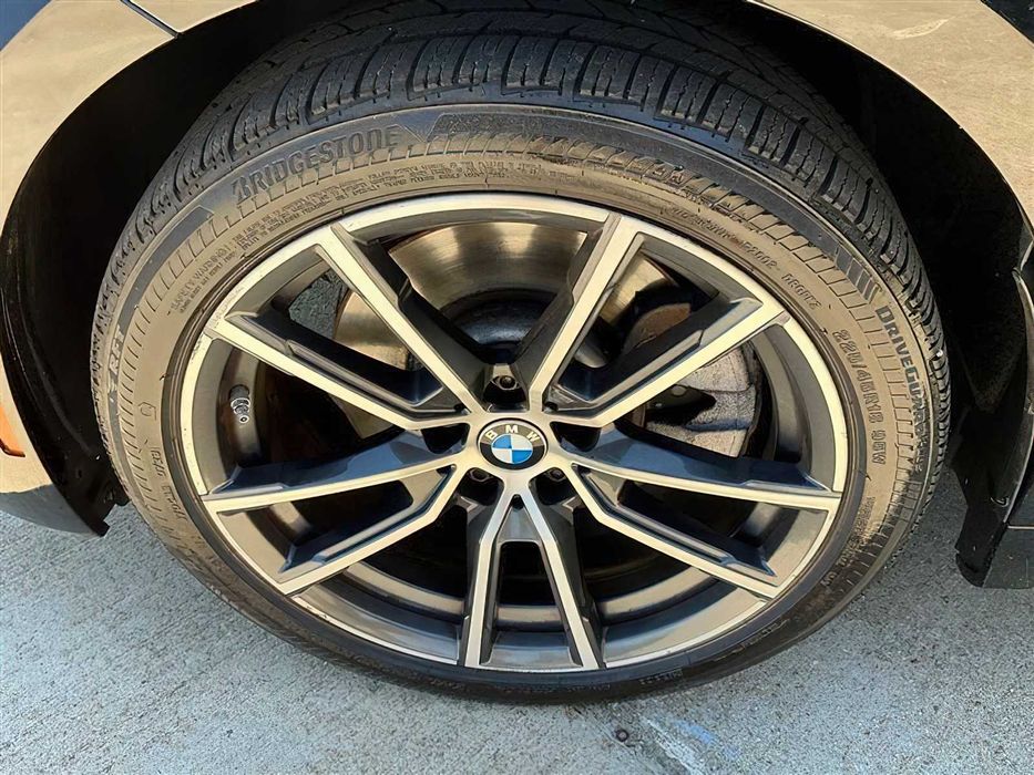 BMW 330i      2020