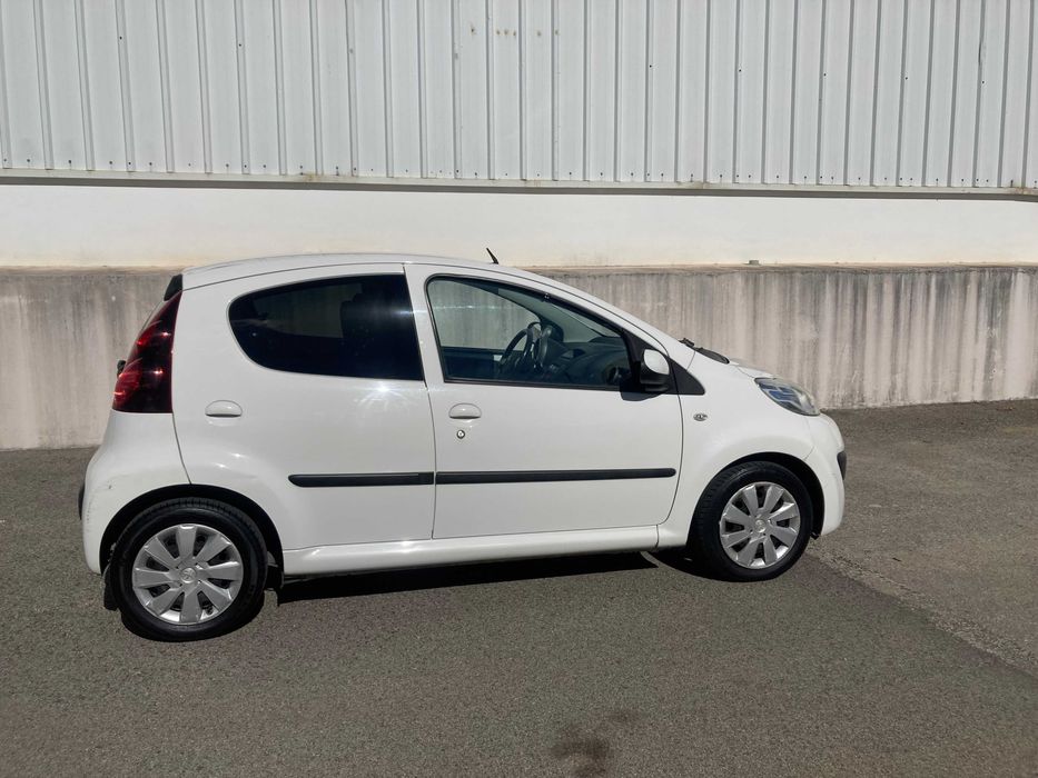 Peugeot 107 Automático 2014 – 5 portas – Gasolina – Manutenção completa