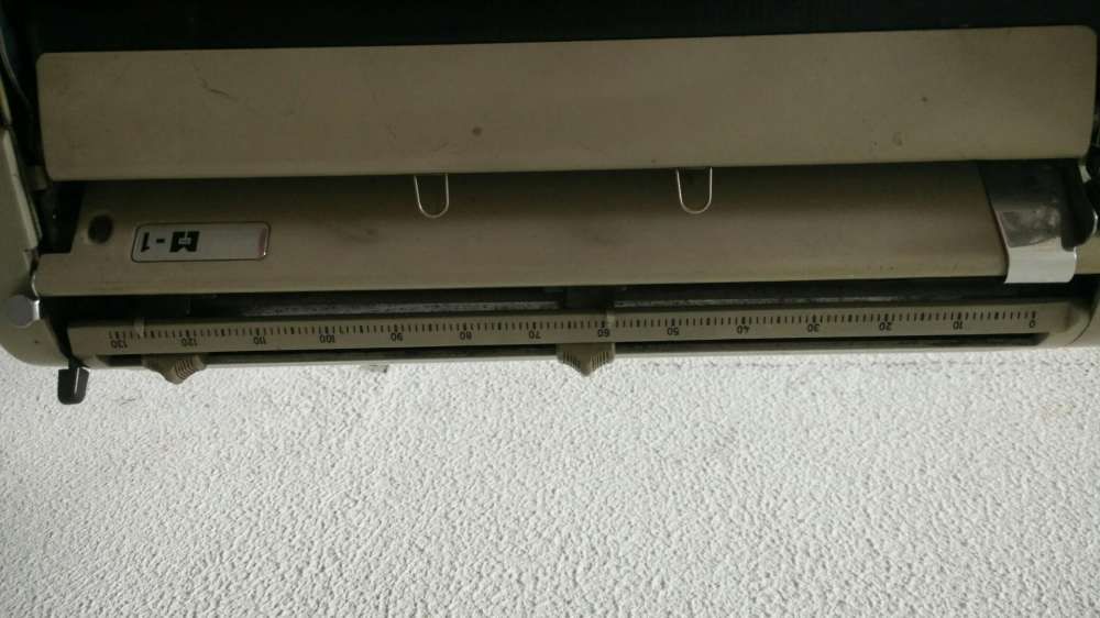 Máquina de Escrever "Messa"