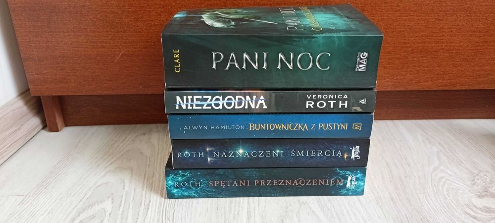 5x Roth Niezgodna Naznaczeni śmiercią Spętani przeznaczeniem Pani Noc