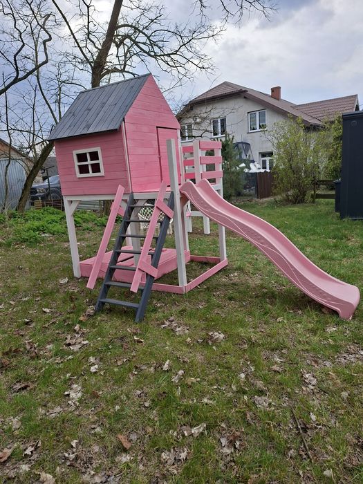 Plac zabaw dla dzieci - domek z tasem