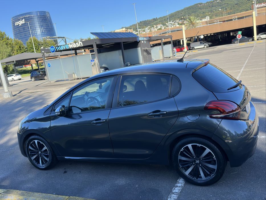 Peugeot 208 Gasóleo 1.6 BlueHdi 75 Cv