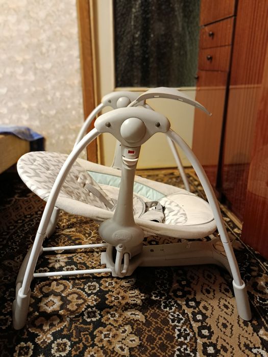 Крісло-гойдалка для немовлят