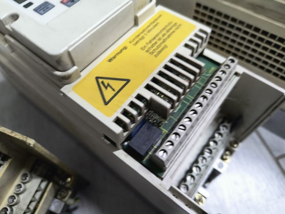 Falownik KEB COMBIVERT F4 07.F 4kW konwerter silnik