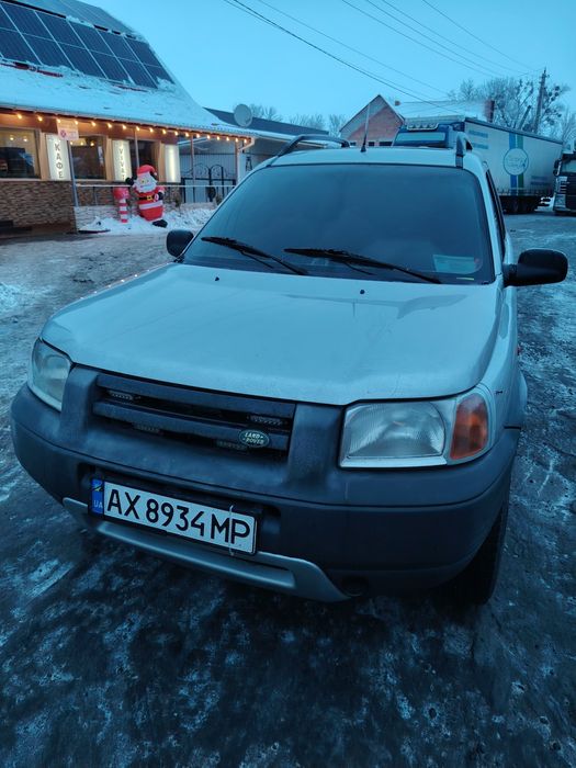 Продам ЛЕНДРОВЕР 2000р на новій зимовій гумі.