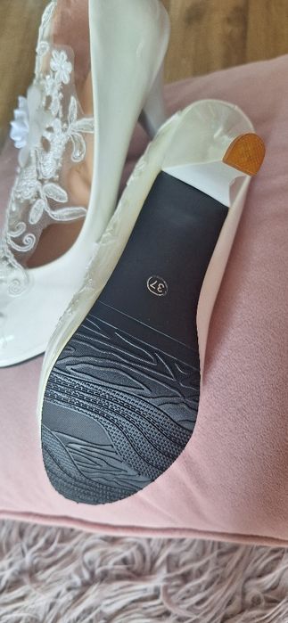 Nowe buty ślubne białe szpilki