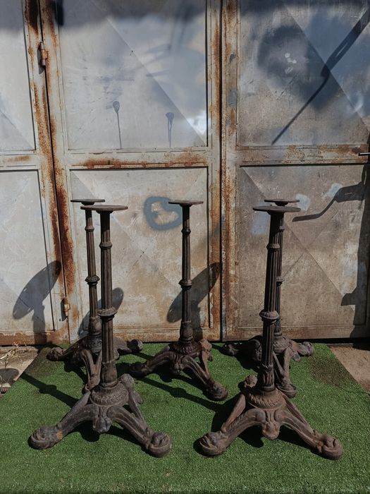 Pés de mesa antigos