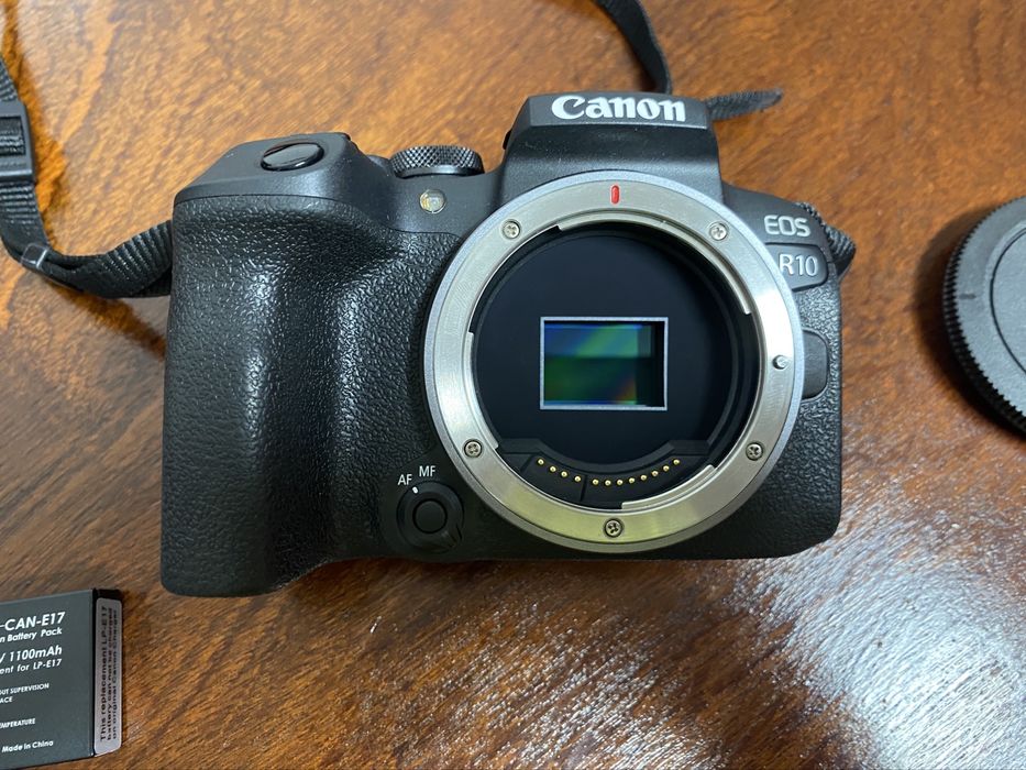 Camera Canon EOS R10