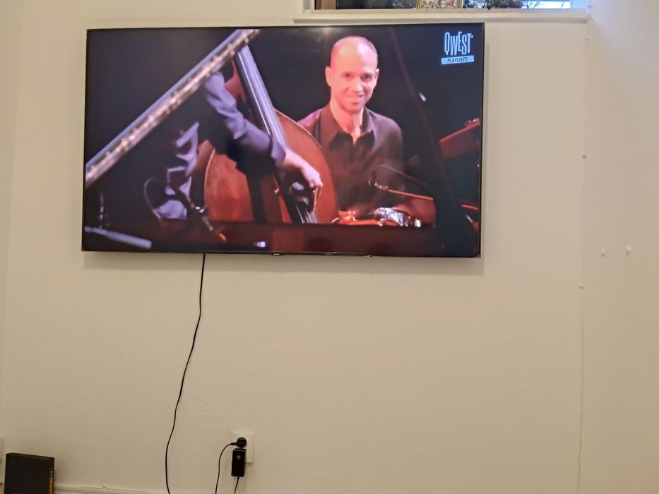 Televisão Samsung plus 75 polegadas em ótima condição