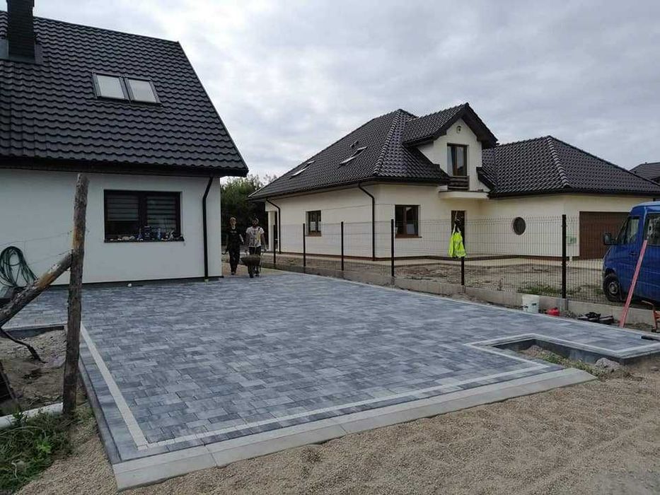 Układanie kostki brukowej/ Brukarstwo