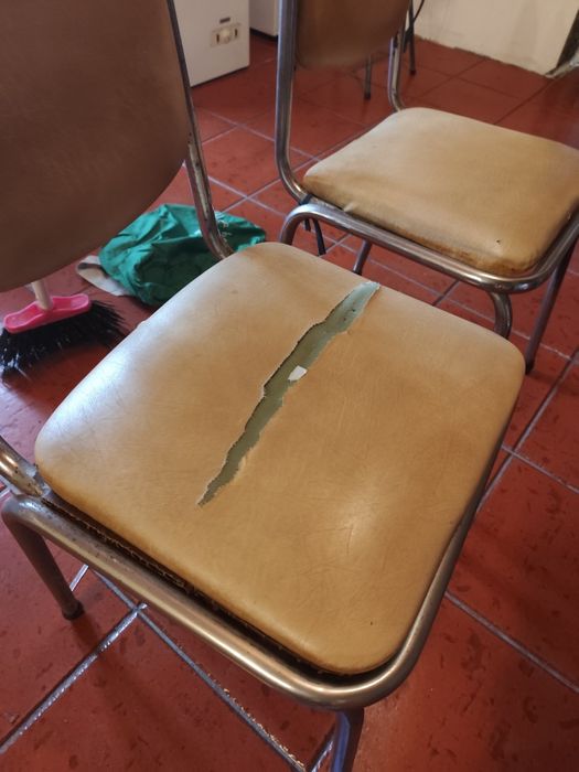 Mesa de cozinha + 4 cadeiras