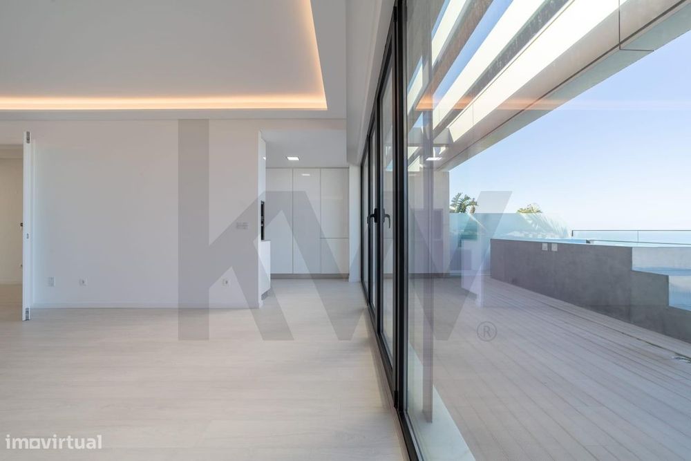 Penthouse T2 de Luxo com Terraço e Jacuzzi Privado | Vista Mar 180º