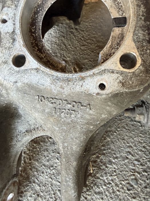 ЦАПФА ЗАДНЯЯ ПРАВАЯ 1042507-00-A Tesla model S 2016-2021